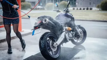 Motorkári